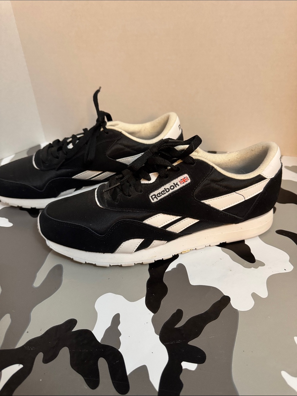 Reebok Men's Black & White Low-Top Athletic Sneakers